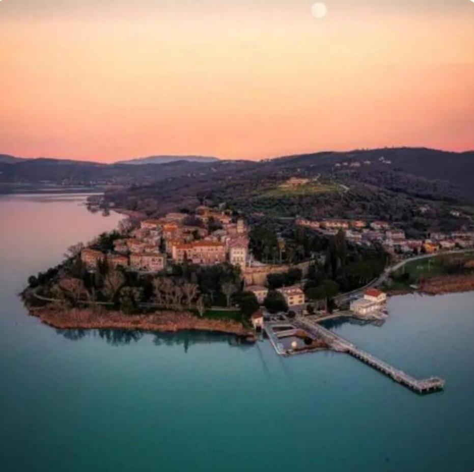 Vila Il Borgo Antico Monte del Lago Exteriér fotografie